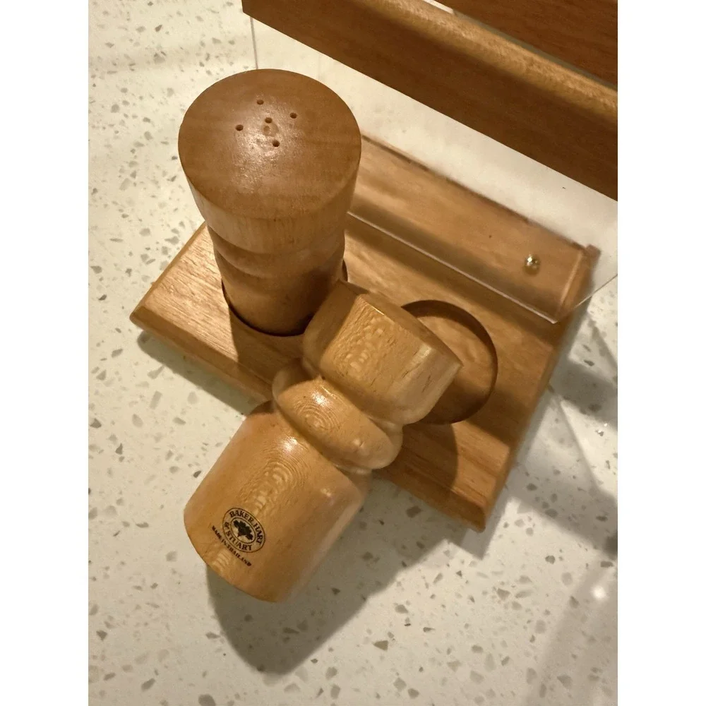 Vtg Wood Salt&Pepper  Shakers Napkin Holder, Baker.Hart & Stuart Retro Thailand